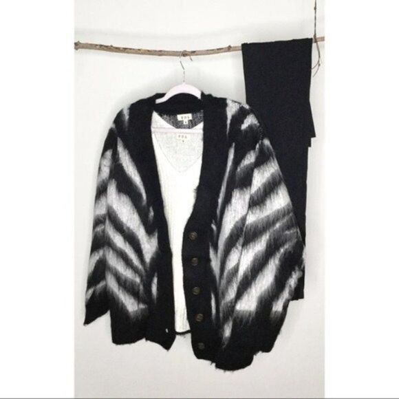 𝅺POL Black and white Zebra Knit Mohair Cardigan - Picture 2 of 10